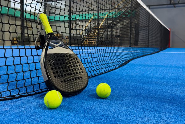 Comparatifs équipements padel : quel matériel choisir en 2025 ?